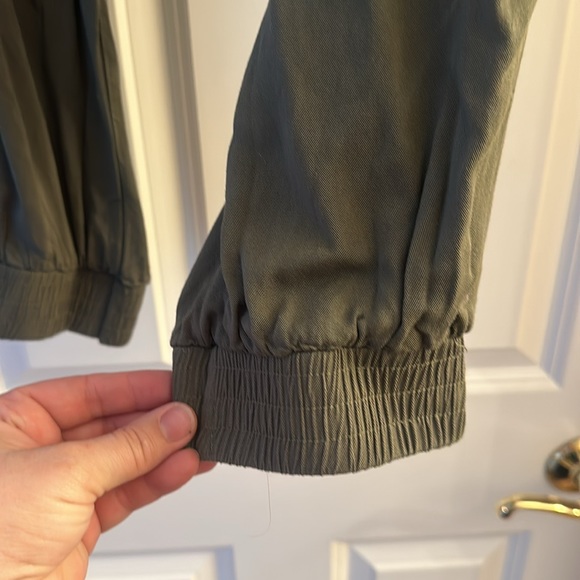 Hem & Thread Joggers - Picture 2 of 4